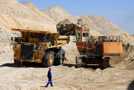 Image du Maroc Professionnelle de  Extraction du phosphate à la mine de Khouribga du Groupe OCP de L'Office chérifien des phosphates. Le Groupe OCP : Société anonyme fondée en 1920 et domiciliée au Maroc. Groupe OCP est le leader mondial des exportations des phosphates et produits dérivés, Mercredi 19 Septembre 2007. (Photo / Abdeljalil Bounhar) 